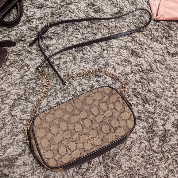 Coach Handbags - Coach Isla Crossbody Bag